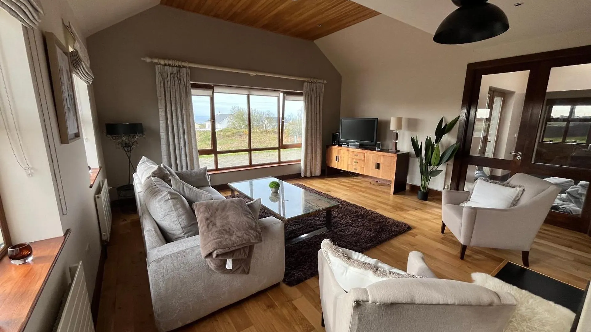 Holiday home Modern Home With Sea Views Spiddal Ireland