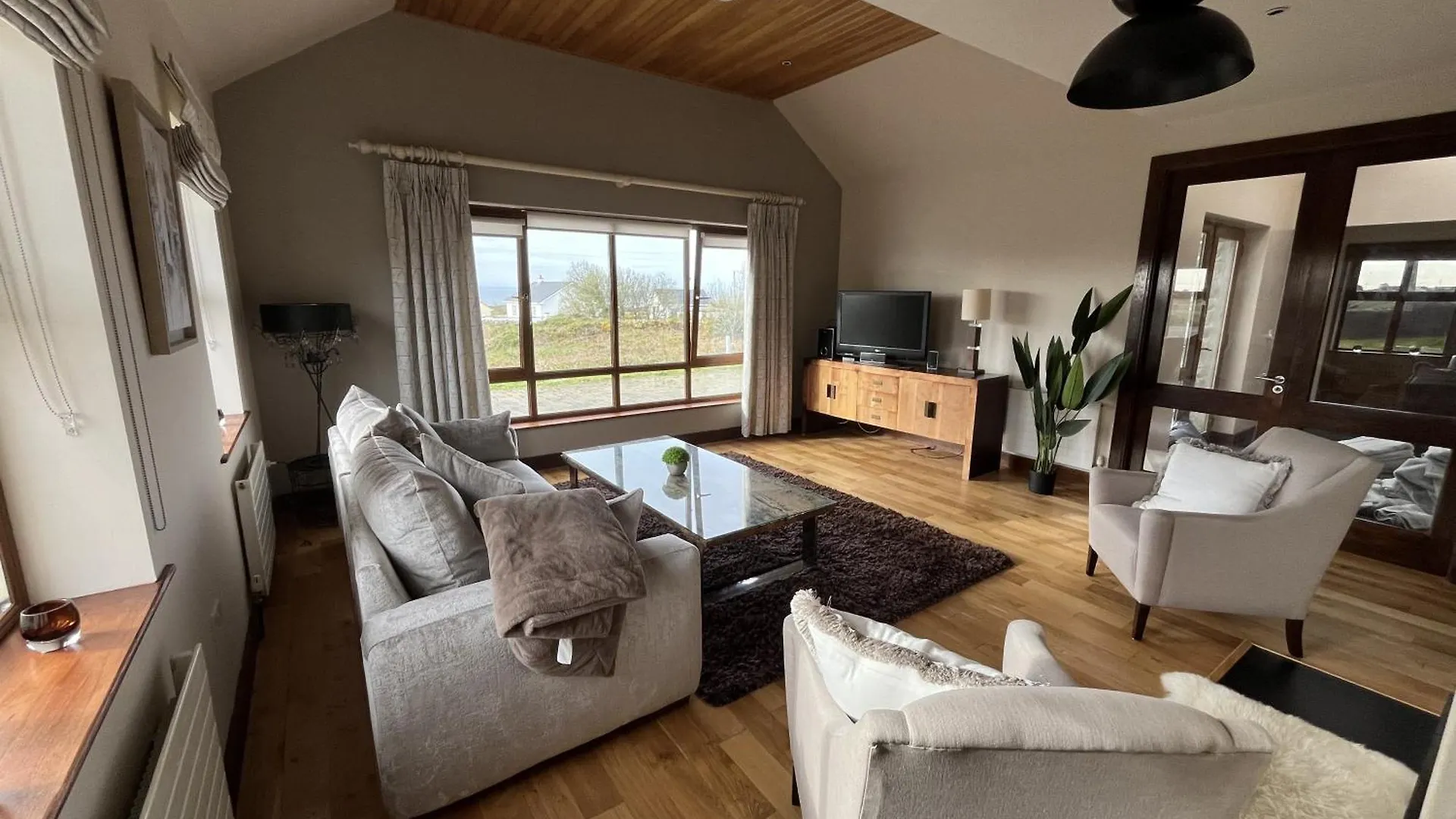 Modern Home With Sea Views Spiddal 0*,